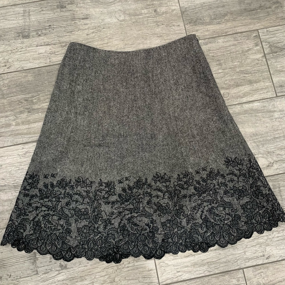 Beautiful EUC Ann Taylor Skirt
